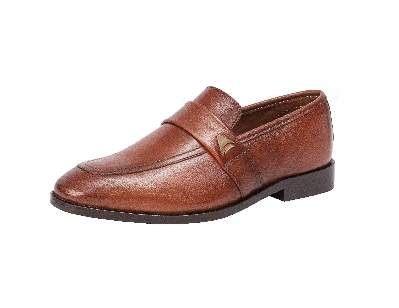 Men's loafers with a perforated leather upper for ventilationHouston - Calfi Crust - Vintage Tan