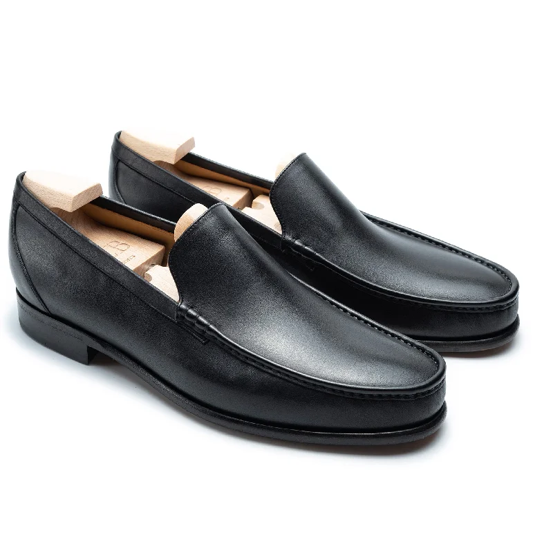 Men's loafers in a neutral color like black or brownKIOWA 2509