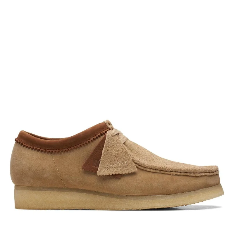 Men's sandals with a buckle closureWallabee (Sandstone Suede)