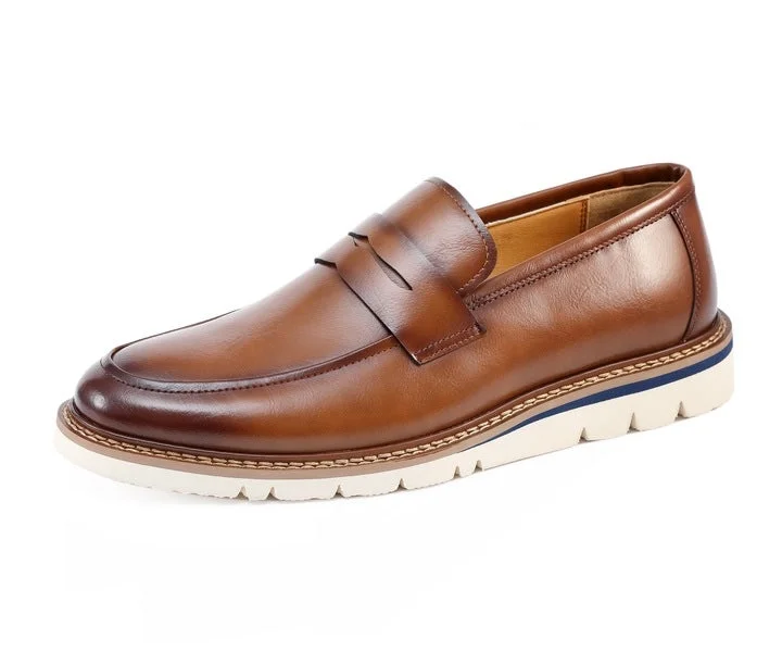 Men's loafers with a stretchy side panel for a better fitHugh Cognac