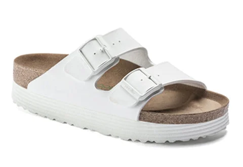 Men's sandals with a durable outer soleBIRKENSTOCK ARIZONA GROOVED PLATFORM