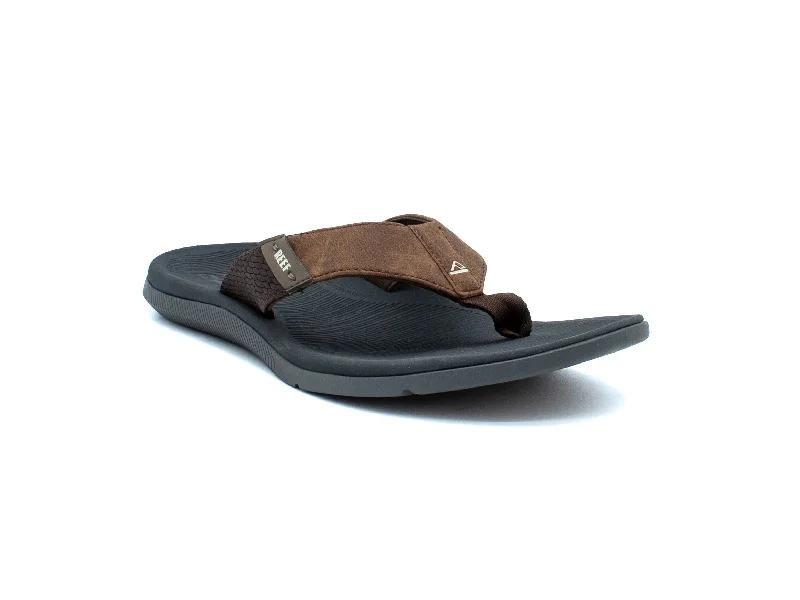 Men's sandals with a stretchy strap for a better fitREEF Santa Ana