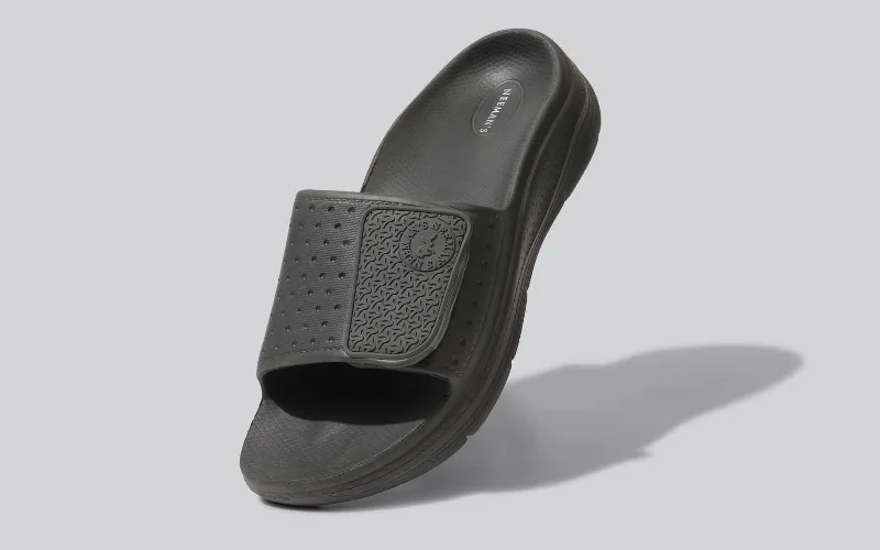 Men's sandals in a neutral color like black or brownJumbo Slides : Grey