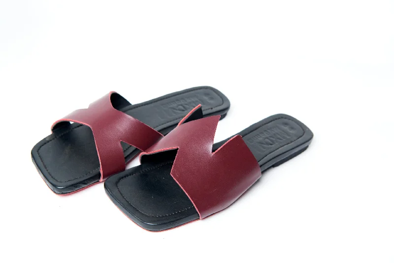 Men's sandals with a flexible sole for easy movementMaxine Burgundy Leather Sandal