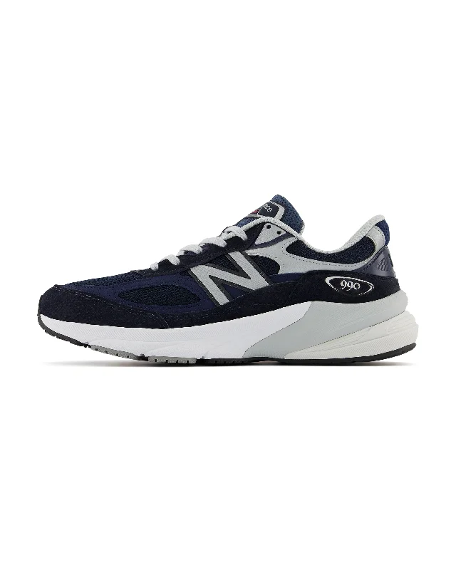 Men's chunky - sole sneakers for a trendy look990v6 - Navy / White