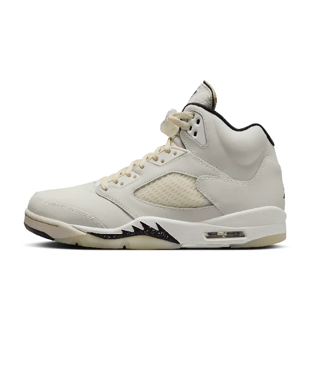 Men's casual sneakers with a woven upper for a unique textureAir Jordan 5 Retro SE - Sail / Black / Light Orewood / Brown