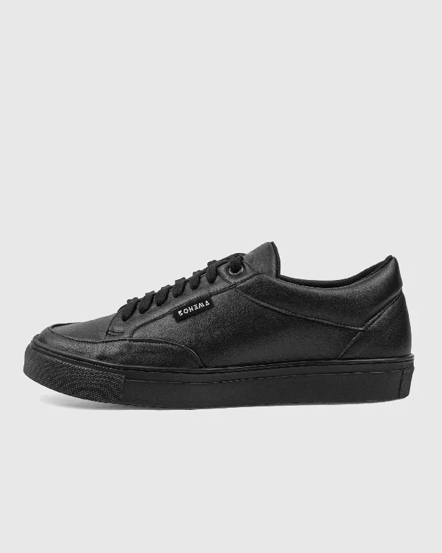 Men's retro - style sneakers inspired by the 80sAwake Sneakers Black men's sneakers made of Vegea grape leather