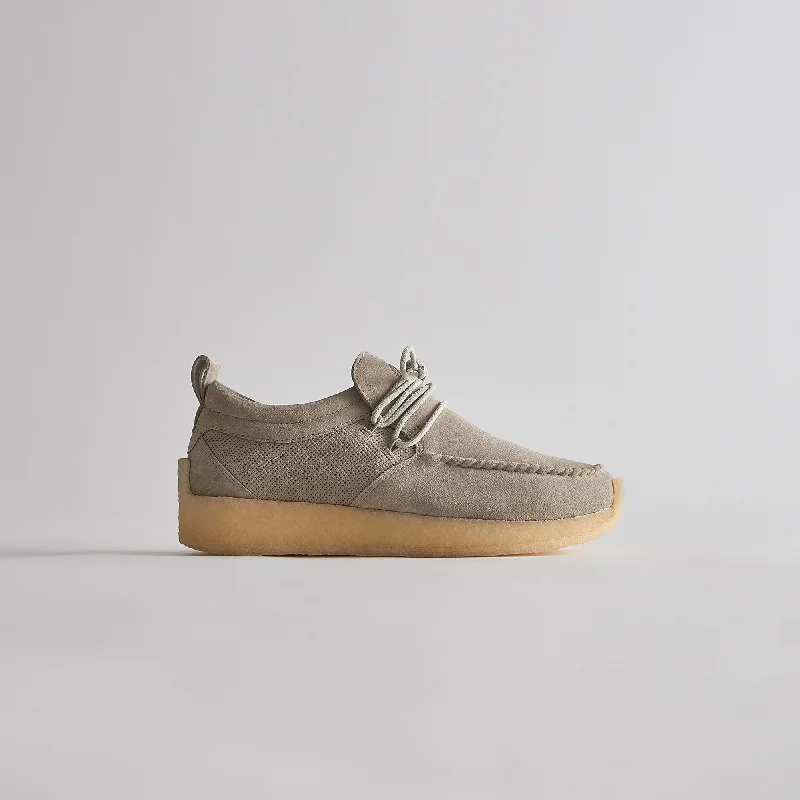 Men's adjustable - strap sneakers for a customized fitRonnie Fieg for Clarks Maycliffe - Sand Suede