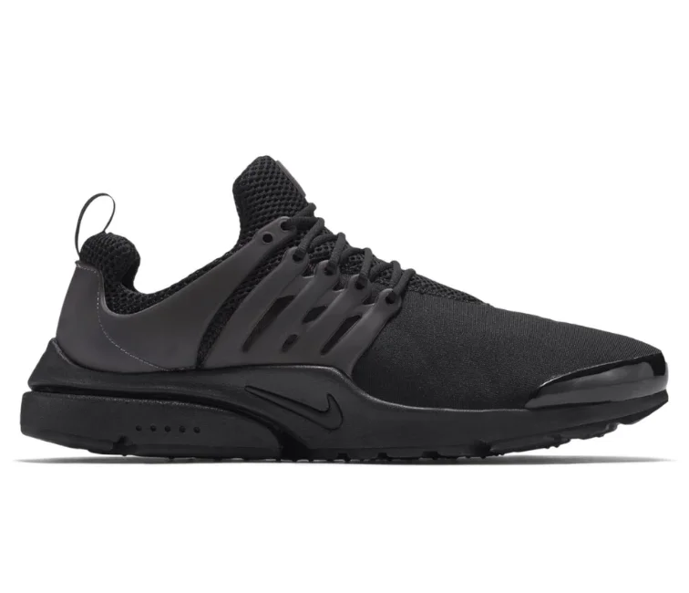 Men's soccer - inspired sneakers with a studded soleMen's Nike Air Presto (Triple Black)