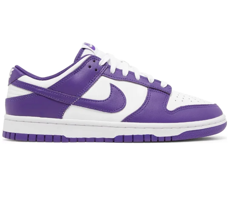 Men's soccer - inspired sneakers with a studded soleMen's Nike Dunk Low Retro (Court Purple)