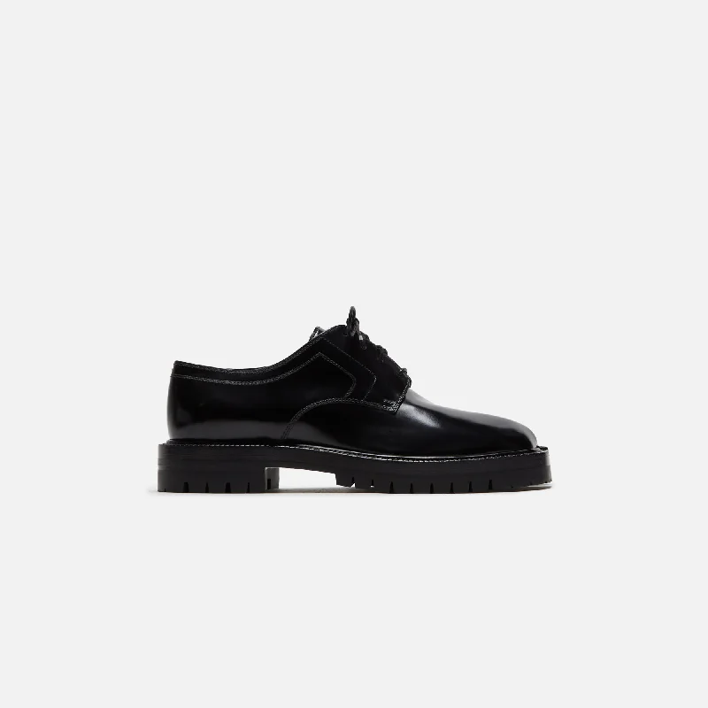 Men's classic white leather sneakers with black lacesMaison Margiela Tabi County Lace-Up - Black