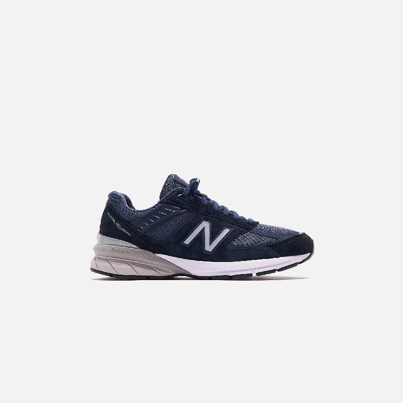 Men's high - end luxury sneakers with hand - stitched detailsNew Balance Made in USA 990 V5 - Navy / Silver