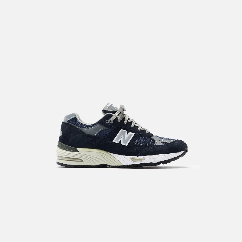 Men's lightweight training sneakers for CrossFit workoutsNew Balance Made in UK 991 - Navy / White