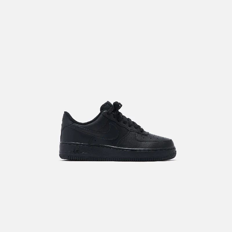 Men's lifestyle sneakers with a premium material constructionNike Air Force 1 '07 - Black