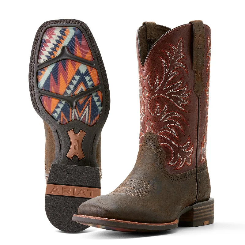 Men's western boots with a traditional western boot silhouette and a polished shineAriat Men's Oakwood Cowboy Boots