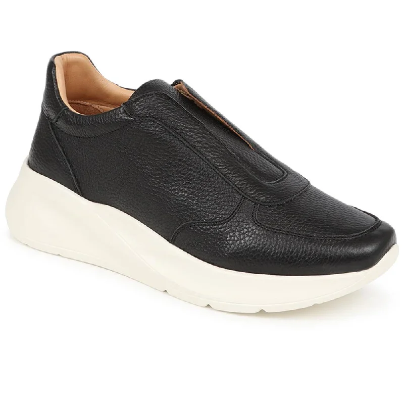 Men's casual shoes with a low - profile designBartola Leather Trainers - BARTOLA / 326 276