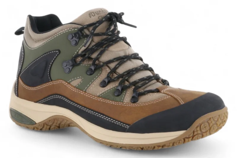 Men's casual shoes with a sporty look and feelDunham Cloud Waterproof Boot Natural