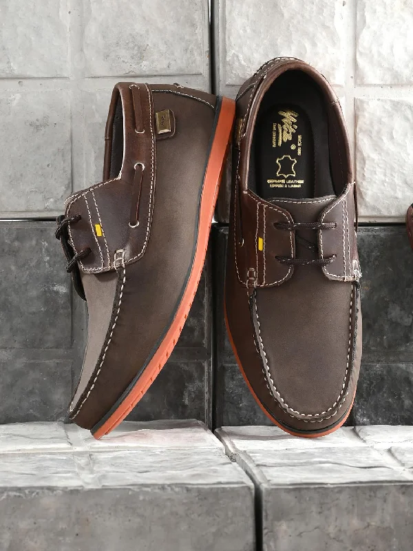 Leather men's casual shoes with a scuffed finishHitz Men's Brown Leather Lace-up Boat Shoes