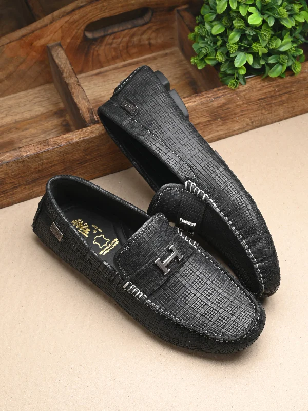 Men's casual shoes with a rubber toe cap for protectionHITZ1072 Men's Black Leather Casual Slip-On Shoes