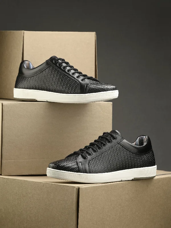 Men's casual shoes with a sporty look and feelHITZSN_10-Men's Black Leather Lace-Up Sneaker