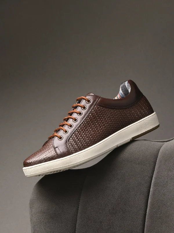 Men's casual shoes with a soft insole for cushioningHITZSN_10-Men's Brown Leather Lace-Up Sneaker