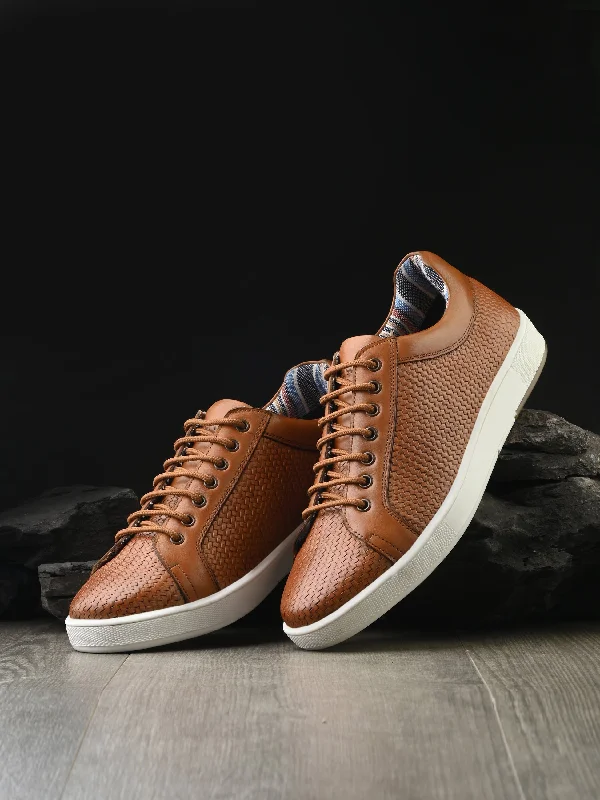 Men's casual shoes with a contrast sole colorHITZSN_10-Men's Tan Leather Lace-Up Sneaker