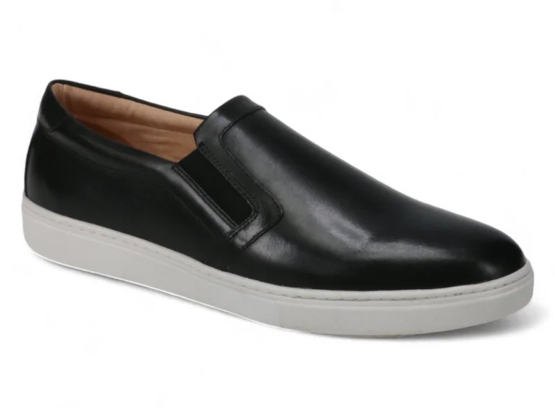 Men's casual shoes with a rubber toe cap for protectionMichael Ellis Bailey Slip-On Sneaker Black