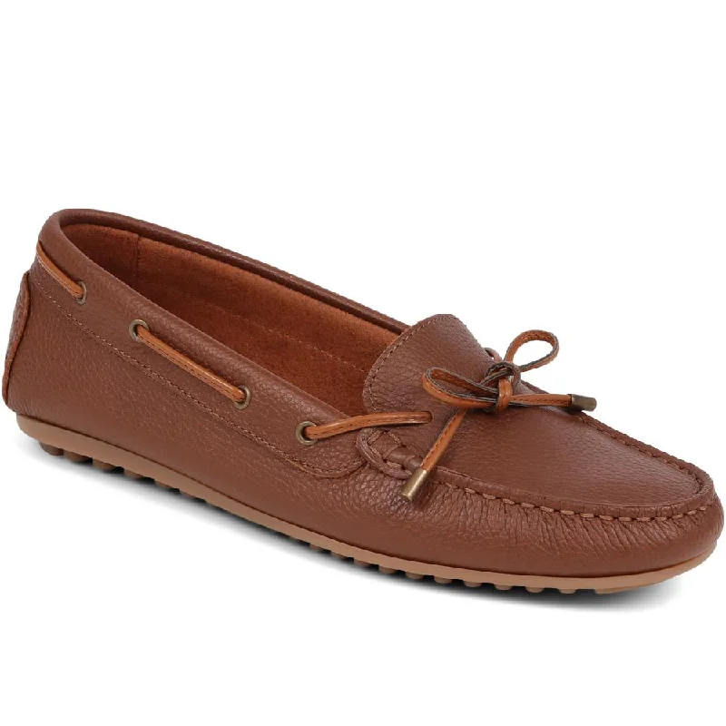 Men's casual shoes with a low - profile designPerri Leather Loafers - PERRI / 325 191