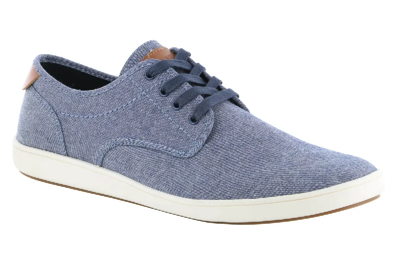 Men's casual sneakers with a mesh upperSteve Madden Fenta Sneaker Blue